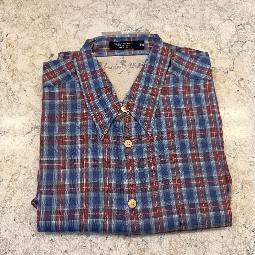 NWOT  Johnnie Walker Medium‎ short sleeve button down shirt